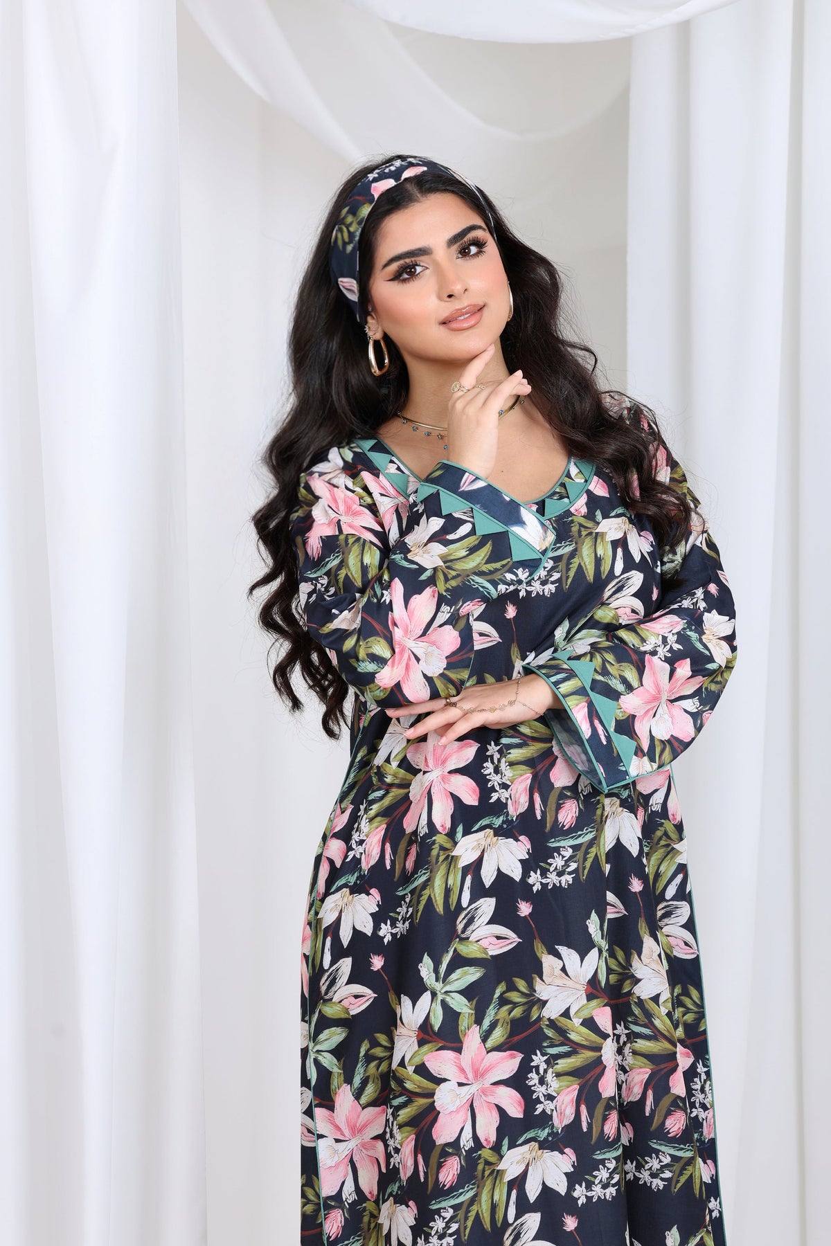 قفطان أنيق بقصة مريحة ولمسة فخامة