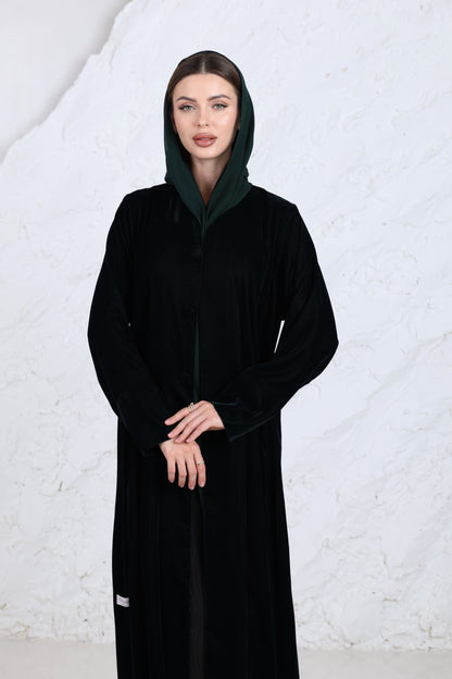 عباية أنيقة بقصة مريحة ولمسة فخامة