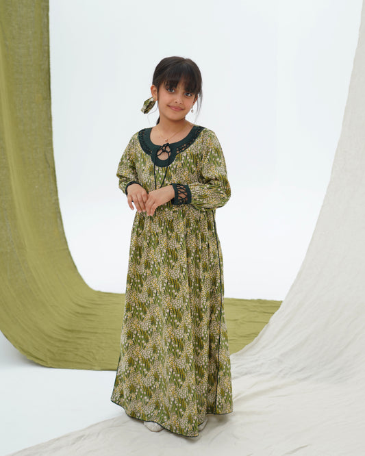 SD241 فتيات صغيرات