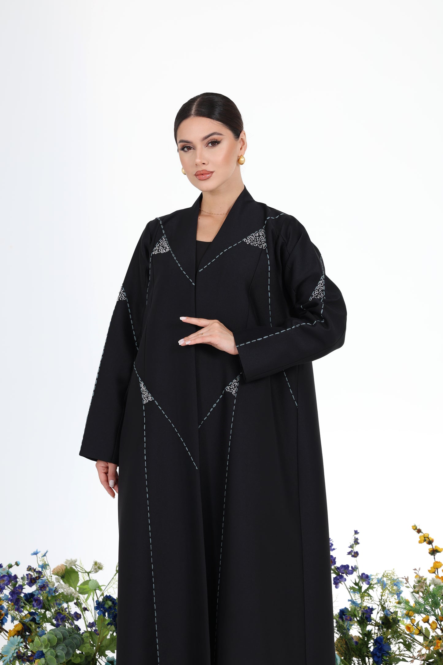 عباية نسائية سوداء راقية للارتداء اليومي والمناسبات